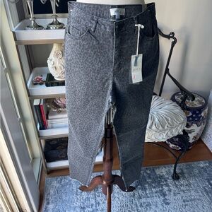 Jolt Gray Leopard Print Cropped Pants